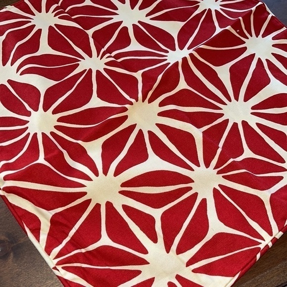 NWOT Pillow case cover Red & cream 17X 17 inches - Picture 3 of 5